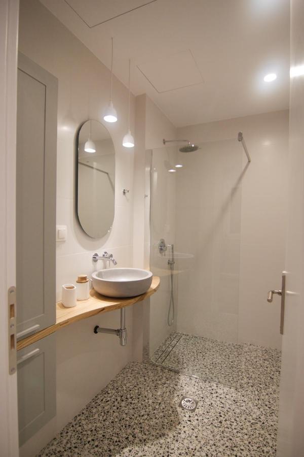 Patio Apartment Near Metro & Acropolis Athens Luaran gambar