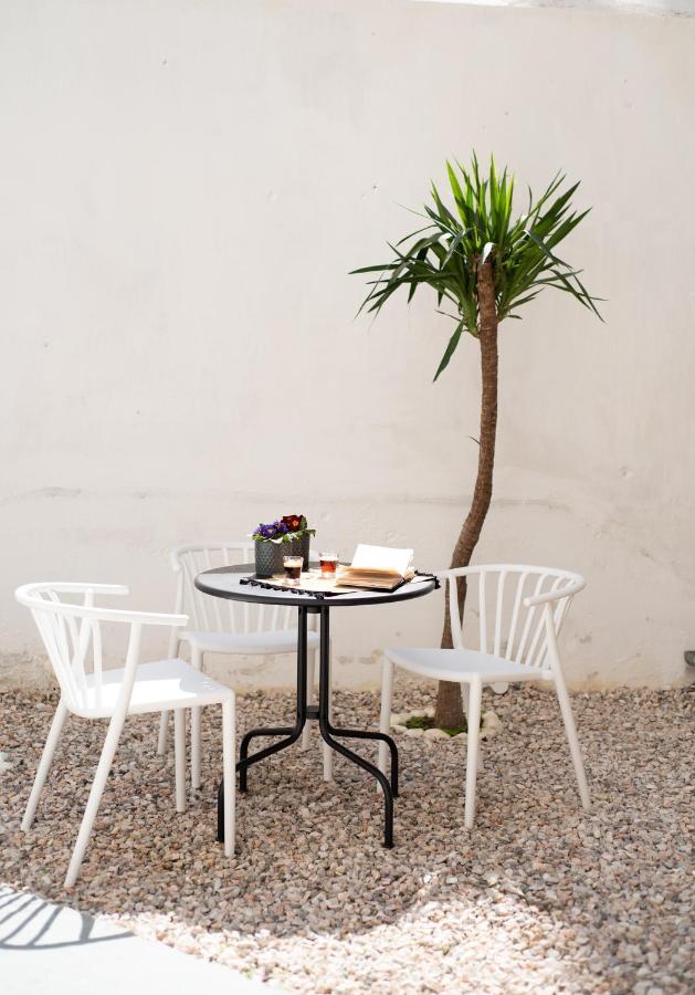 Patio Apartment Near Metro & Acropolis Athens Luaran gambar